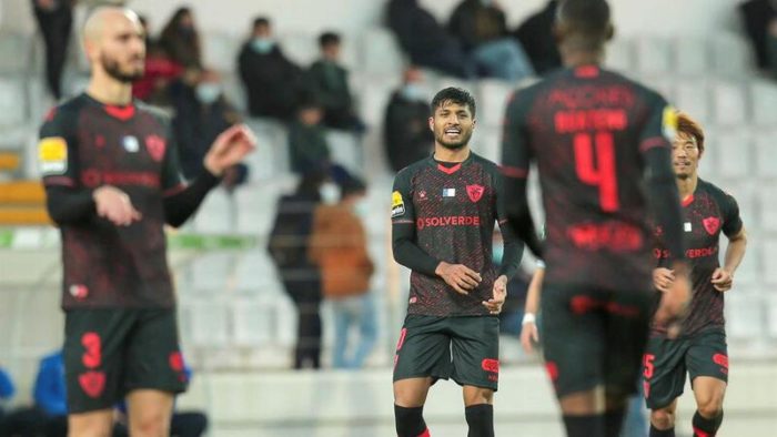 Extremo iraniano Mohammad Mohebi reforça Santa Clara - Açoriano